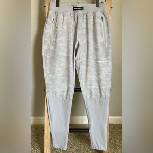 Alphalete Infinity Tech Pants Terrain Joggers - Light Gray + Camo